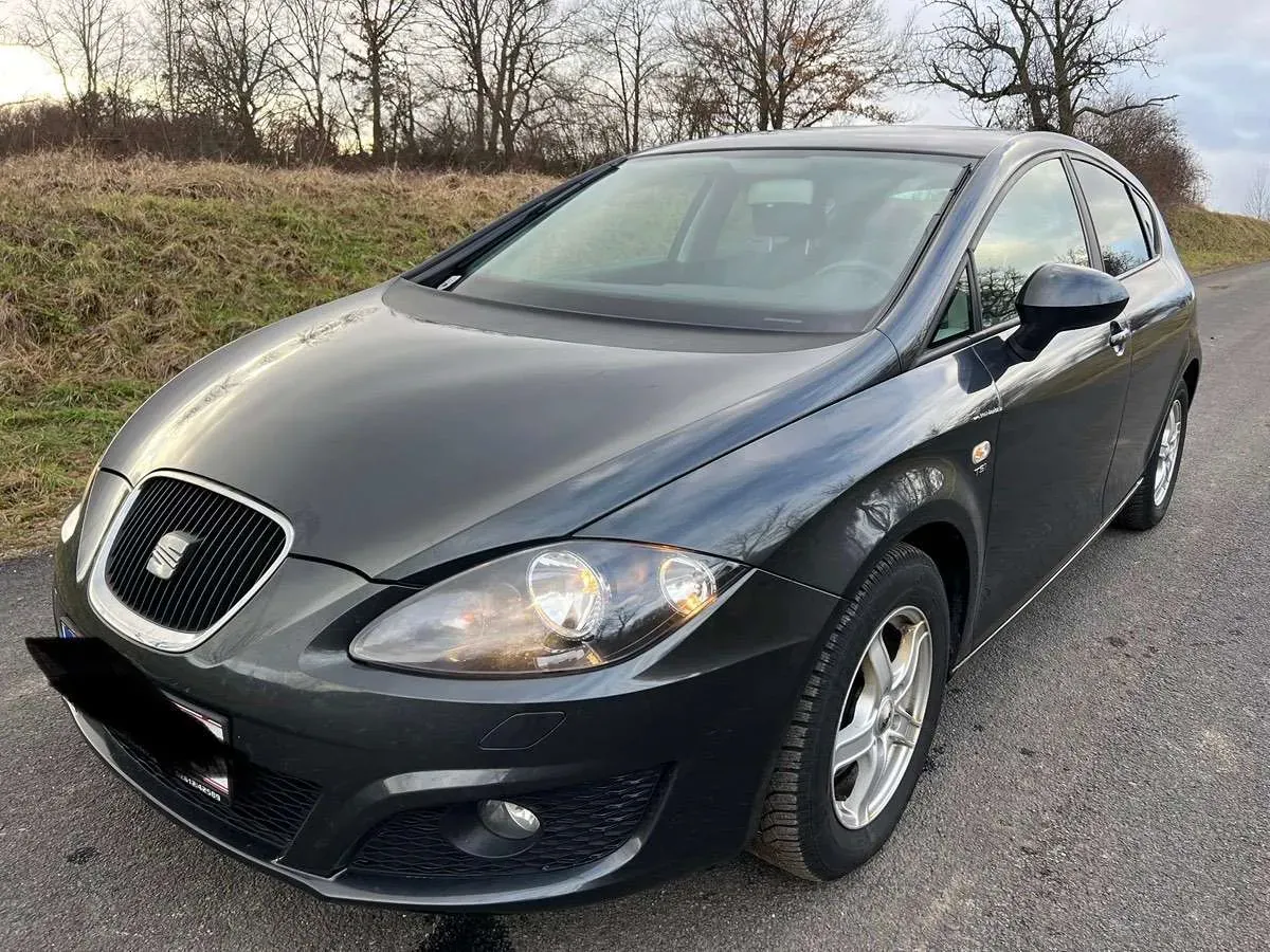 Seat Leon 2011 photo 2