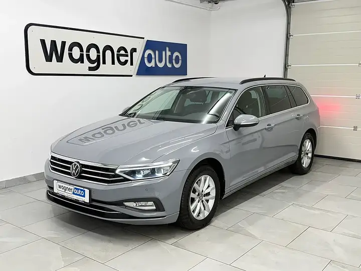 Volkswagen Passat Variant 2023 photo 2