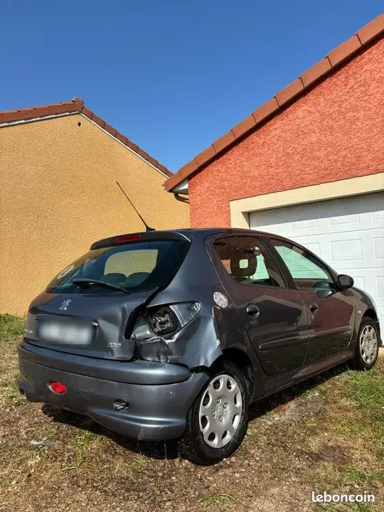 Peugeot 206 2008 photo 2