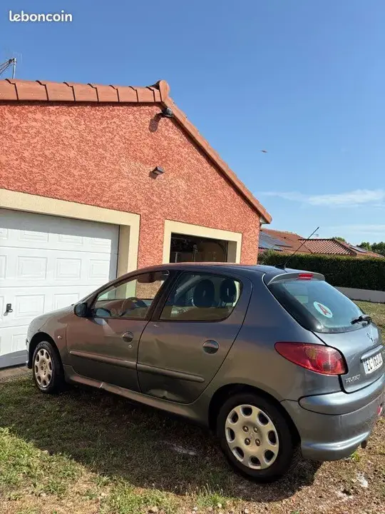 Peugeot 206 2008 photo 3