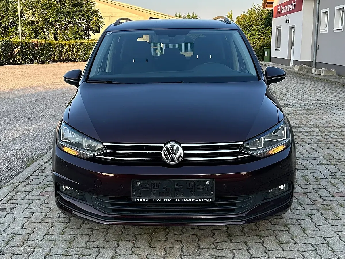 Volkswagen Touran 2017 photo 2