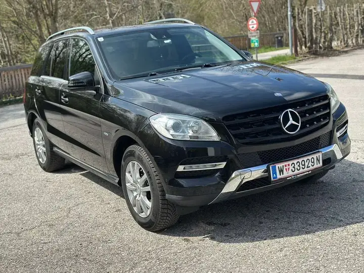 Mercedes-Benz M-Class 2011 photo 3