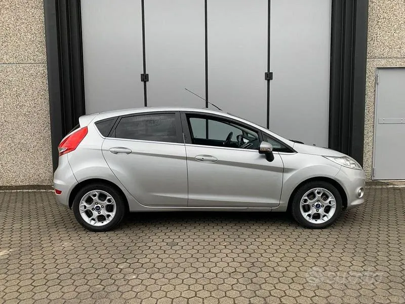 Ford Fiesta 2012 photo 3