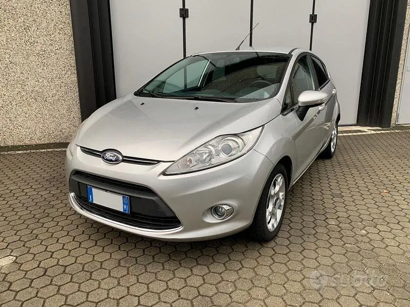 Ford Fiesta 2012 photo 2