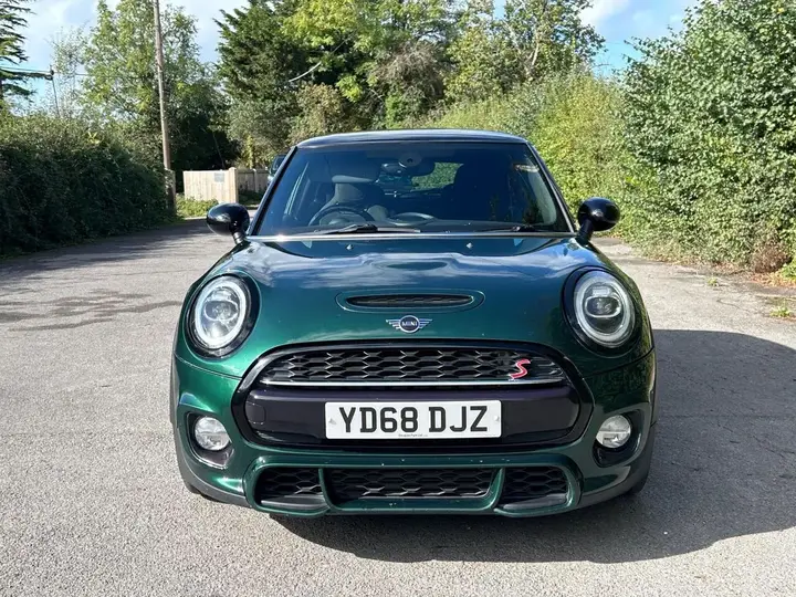 Mini Cooper S 2018 photo 2