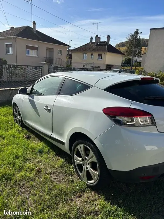 Renault Megane 2010 photo 2