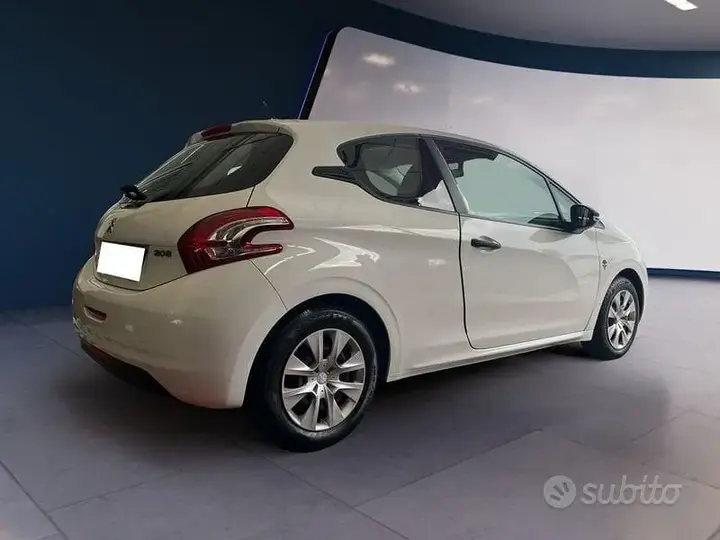 Peugeot 208 2012 photo 4