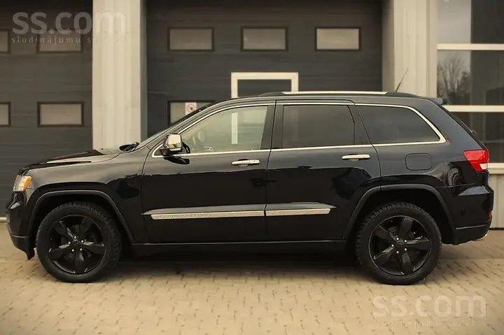 Jeep Grand Cherokee 2011 photo 3