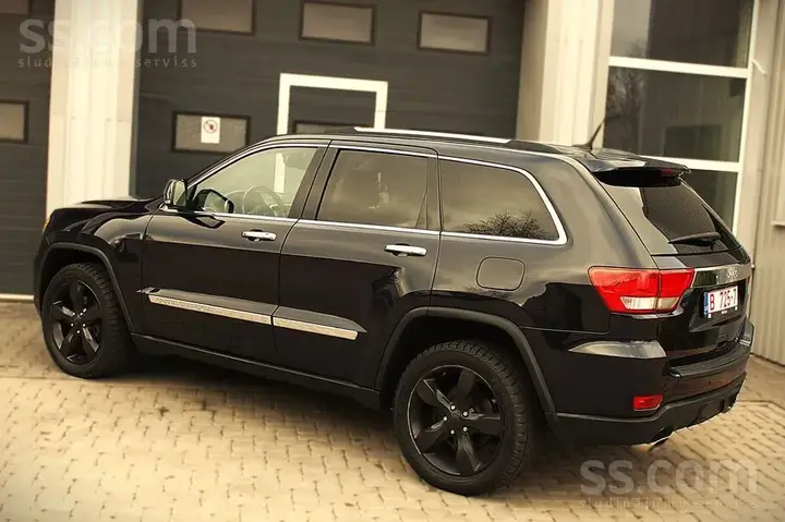 Jeep Grand Cherokee 2011 photo 2