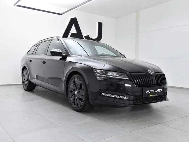 Skoda Superb Combi 2022 photo 3