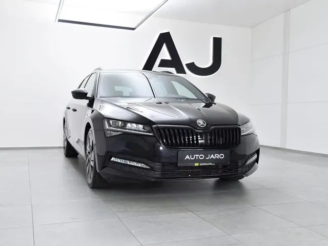 Skoda Superb Combi 2022 photo 2