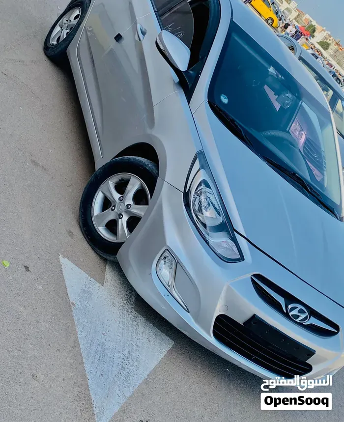 Hyundai Accent 2012 photo 4
