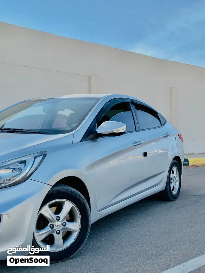Hyundai Accent 2012 photo 2