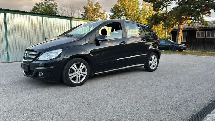 Mercedes-Benz B-Class 2009 photo 2
