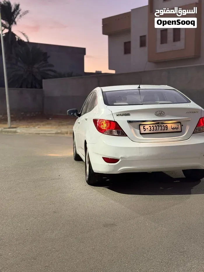 Hyundai Accent 2012 photo 3