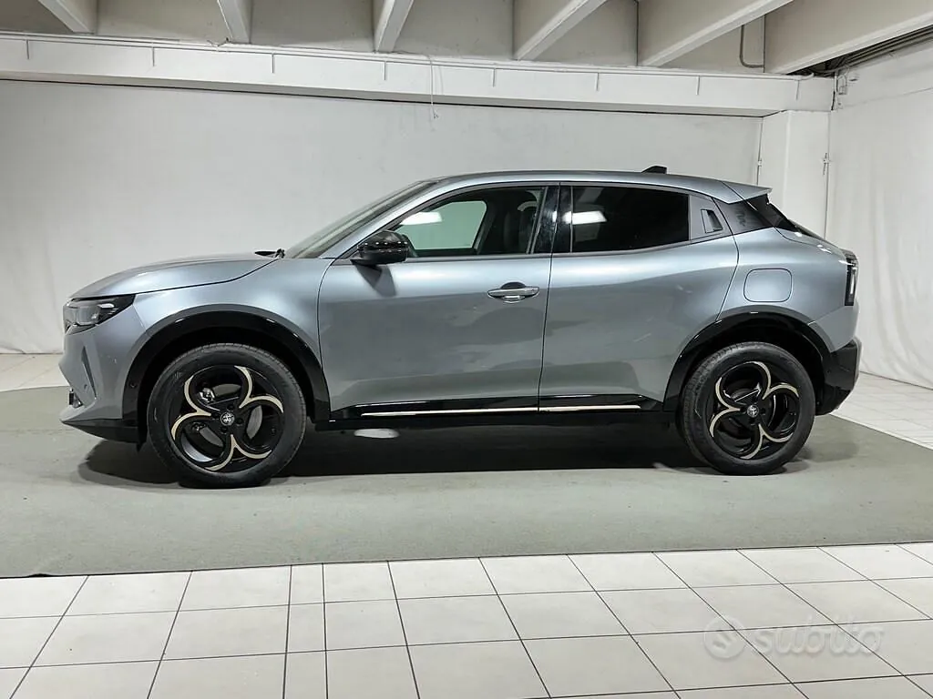 Alfa Romeo Junior 2025 photo 2