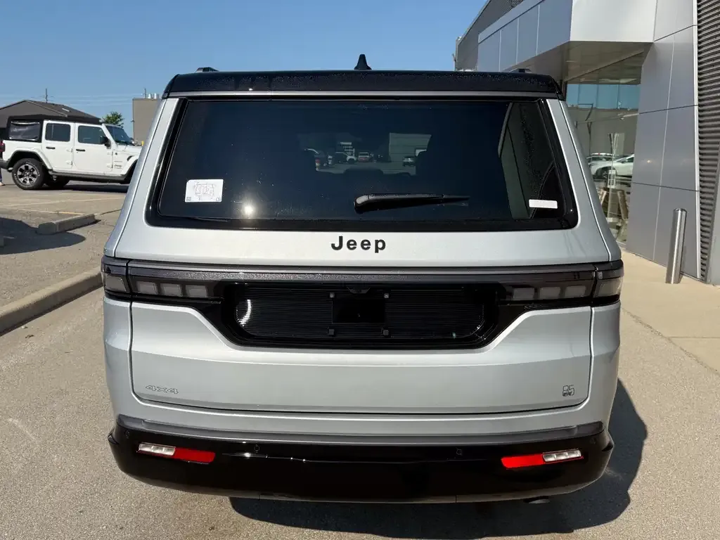 Jeep Grand Wagoneer 2026 photo 5