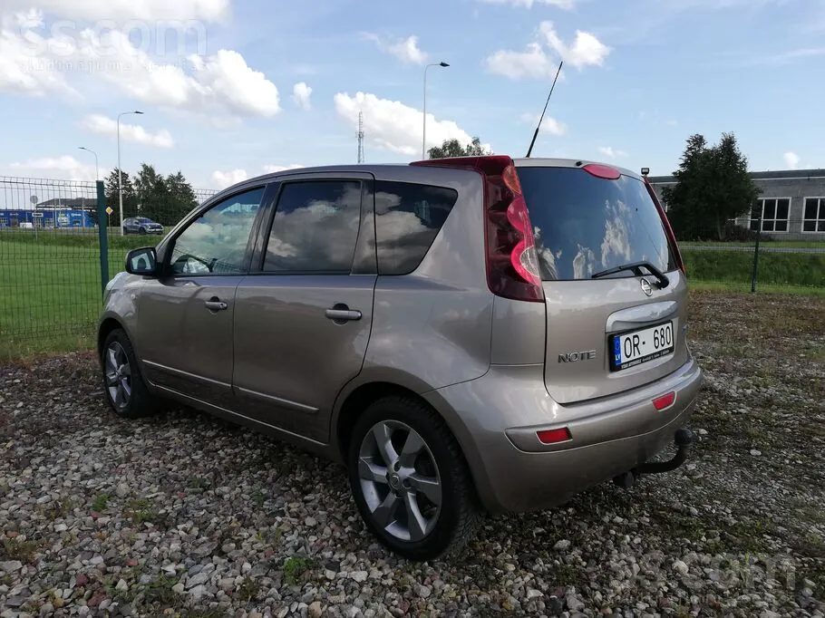 Nissan Note 2011 photo 4