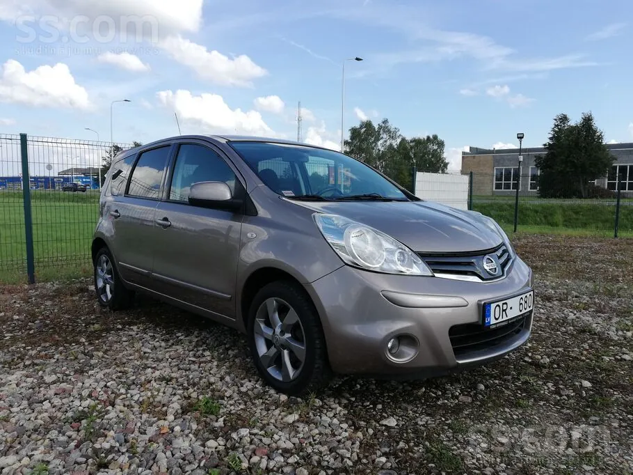 Nissan Note 2011 photo 3