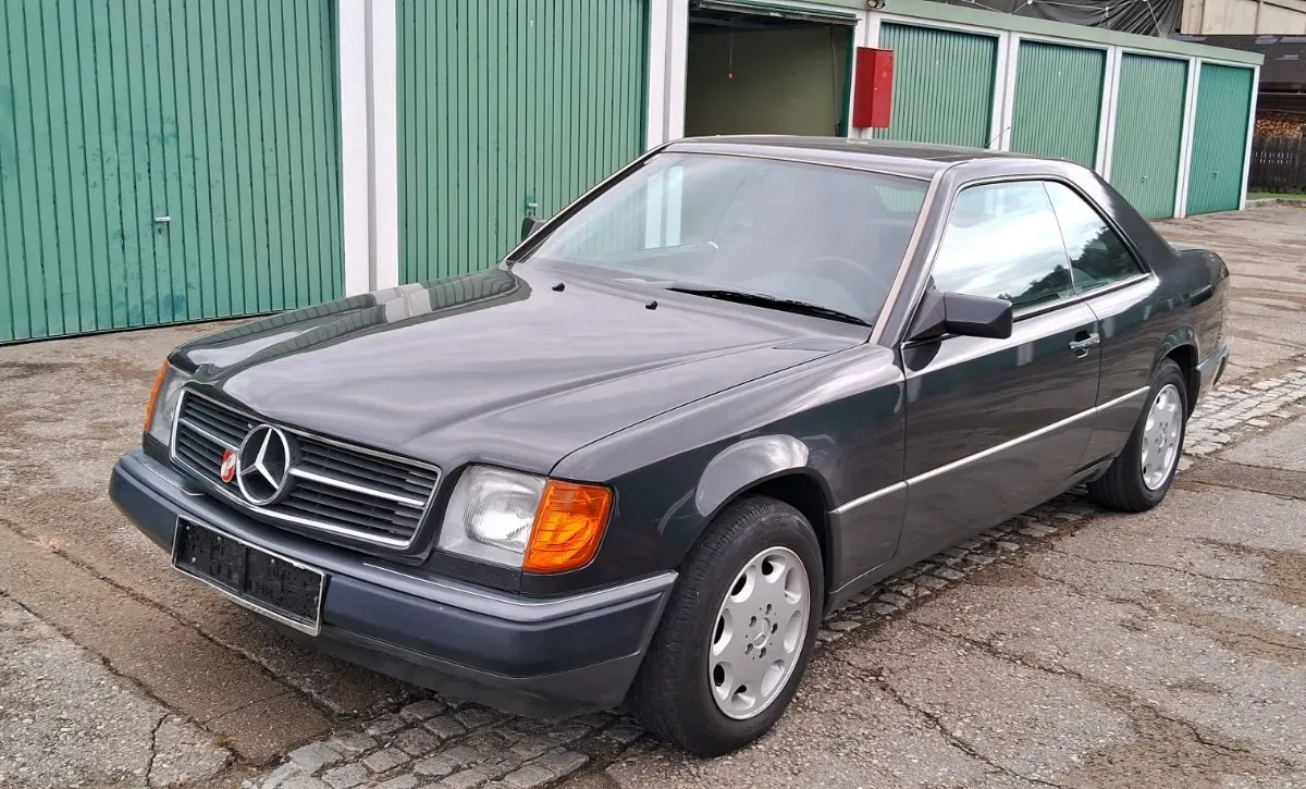 Mercedes-Benz C-Class 1990 photo 2