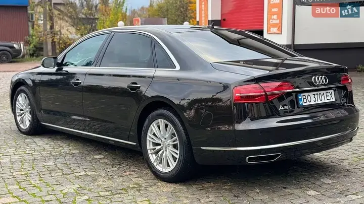 Audi A8 2017 photo 2