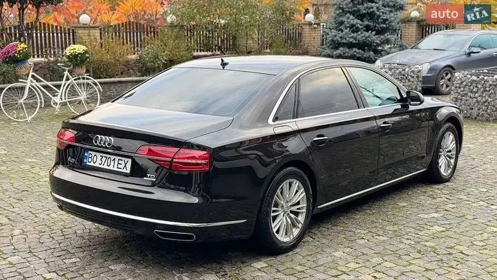 Audi A8 2017 photo 5