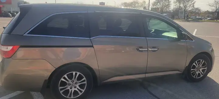 Honda Odyssey 2012 photo 2
