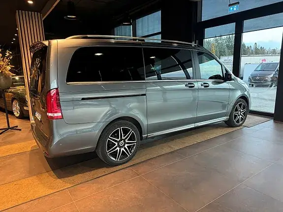Mercedes-Benz V 300 D 2023 photo 4