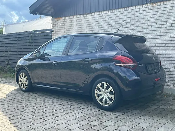 Peugeot 208 2019 photo 3