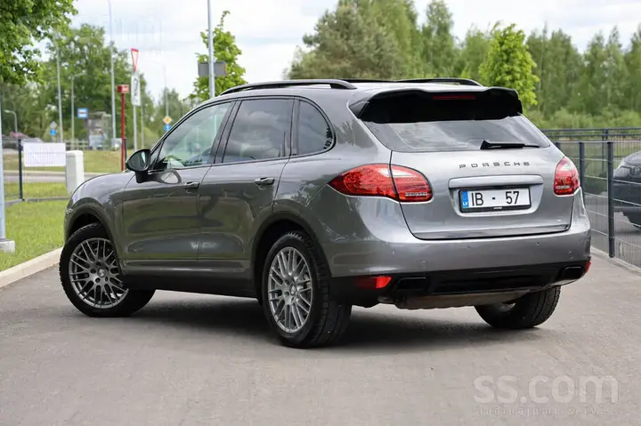 Porsche Cayenne 2011 photo 4