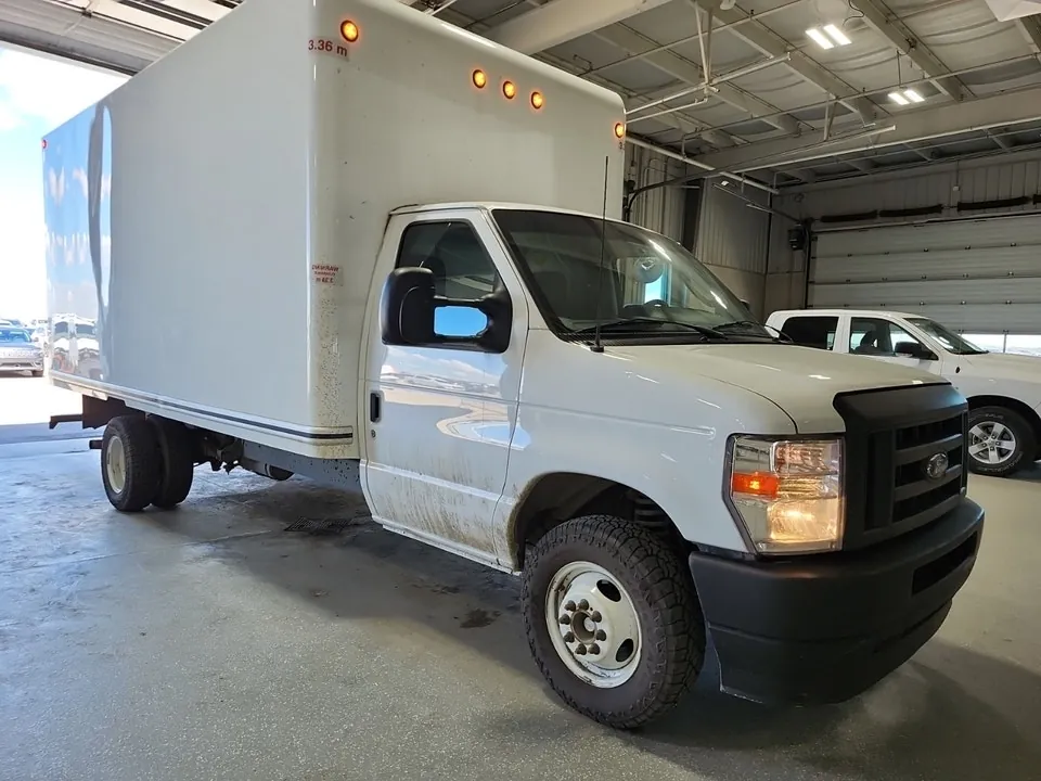 Ford E-450 2024 photo 2