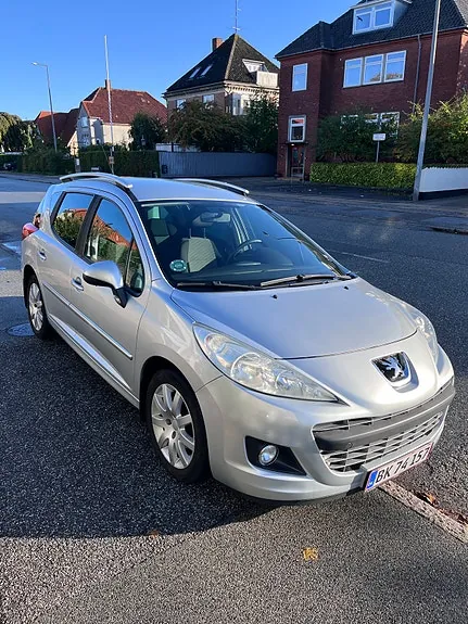 Peugeot 207 2011 photo 2