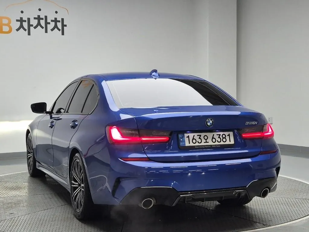 BMW 3 Series 2021 photo 2