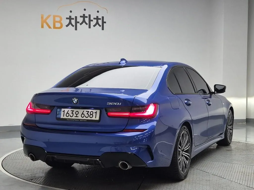 BMW 3 Series 2021 photo 3