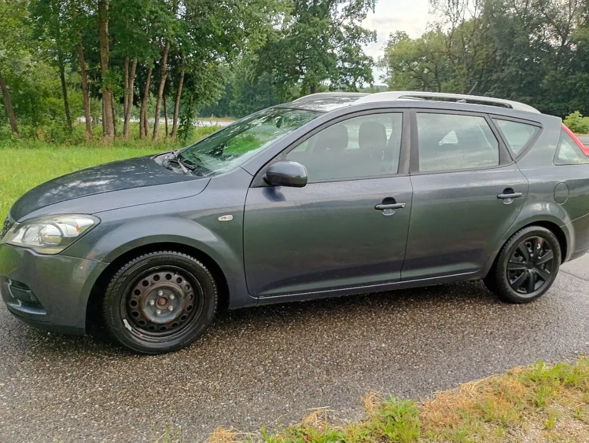 Kia Ceed 2010 photo 3
