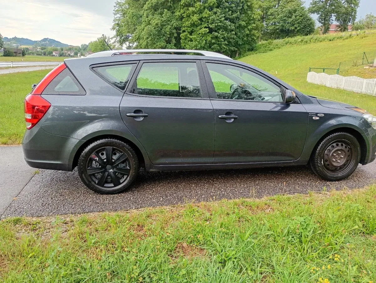 Kia Ceed 2010 photo 2