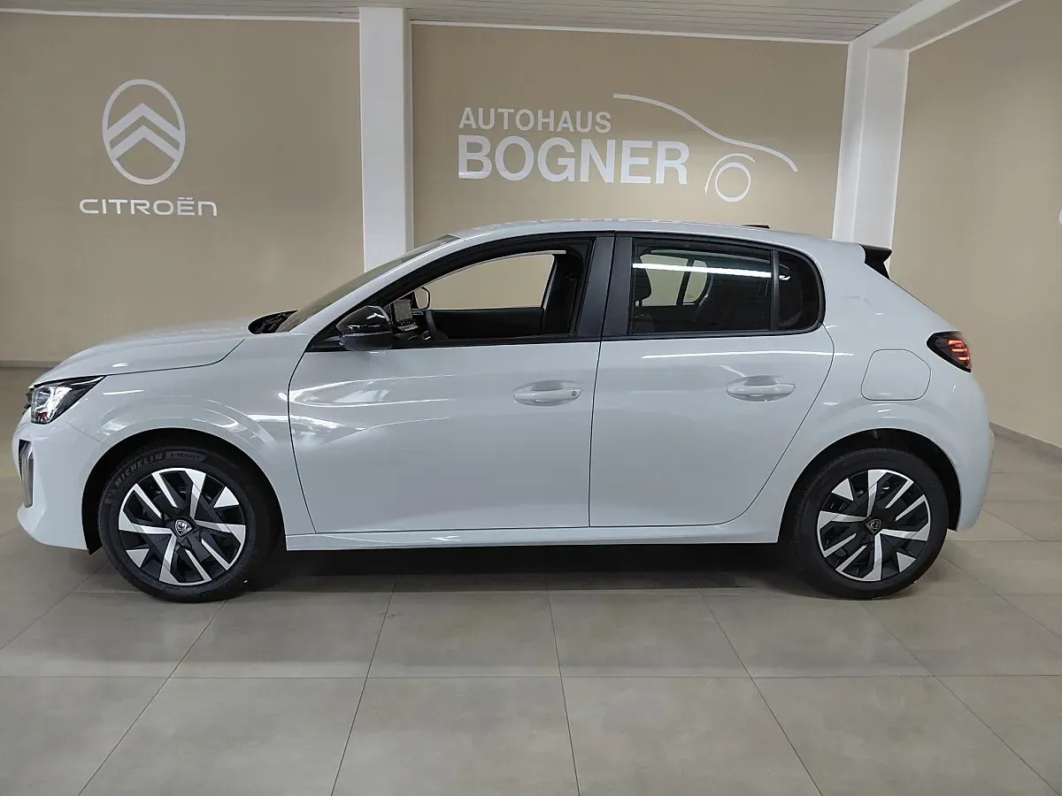 Peugeot 208 photo 3
