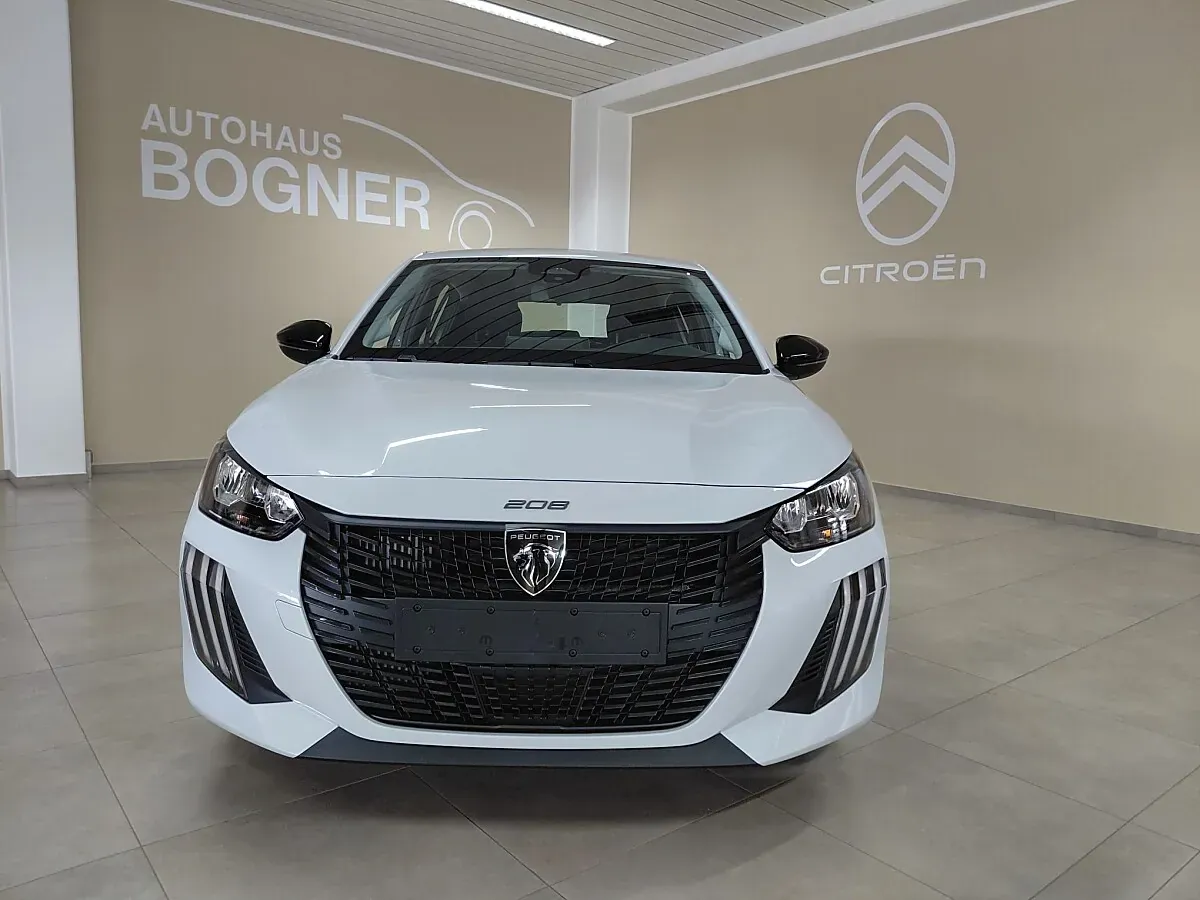 Peugeot 208 photo 2