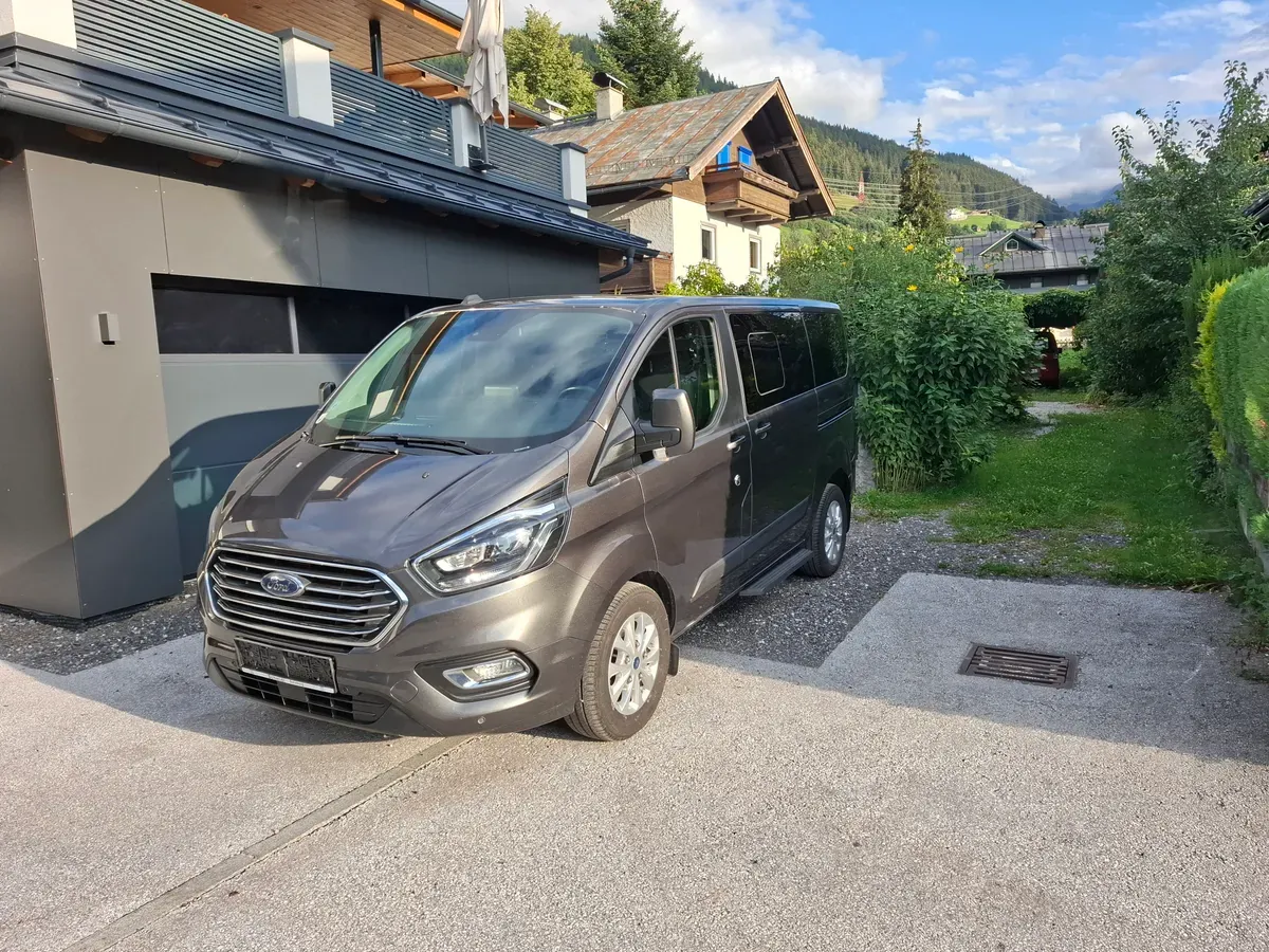 Ford Tourneo Custom 2021 photo 2