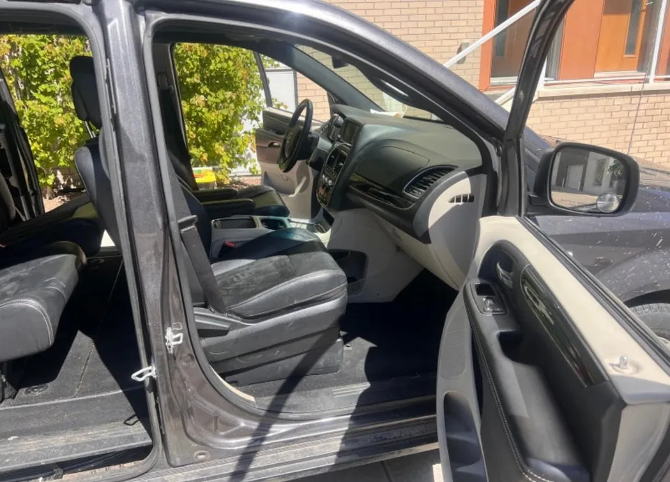 Dodge Grand Caravan 2013 photo 2