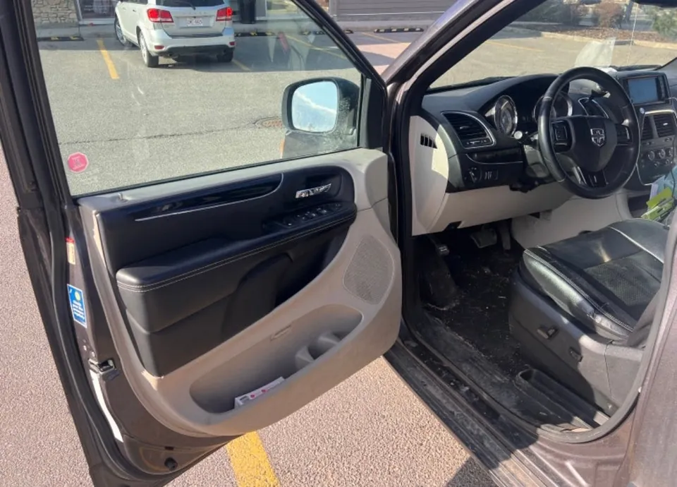 Dodge Grand Caravan 2013 photo 4