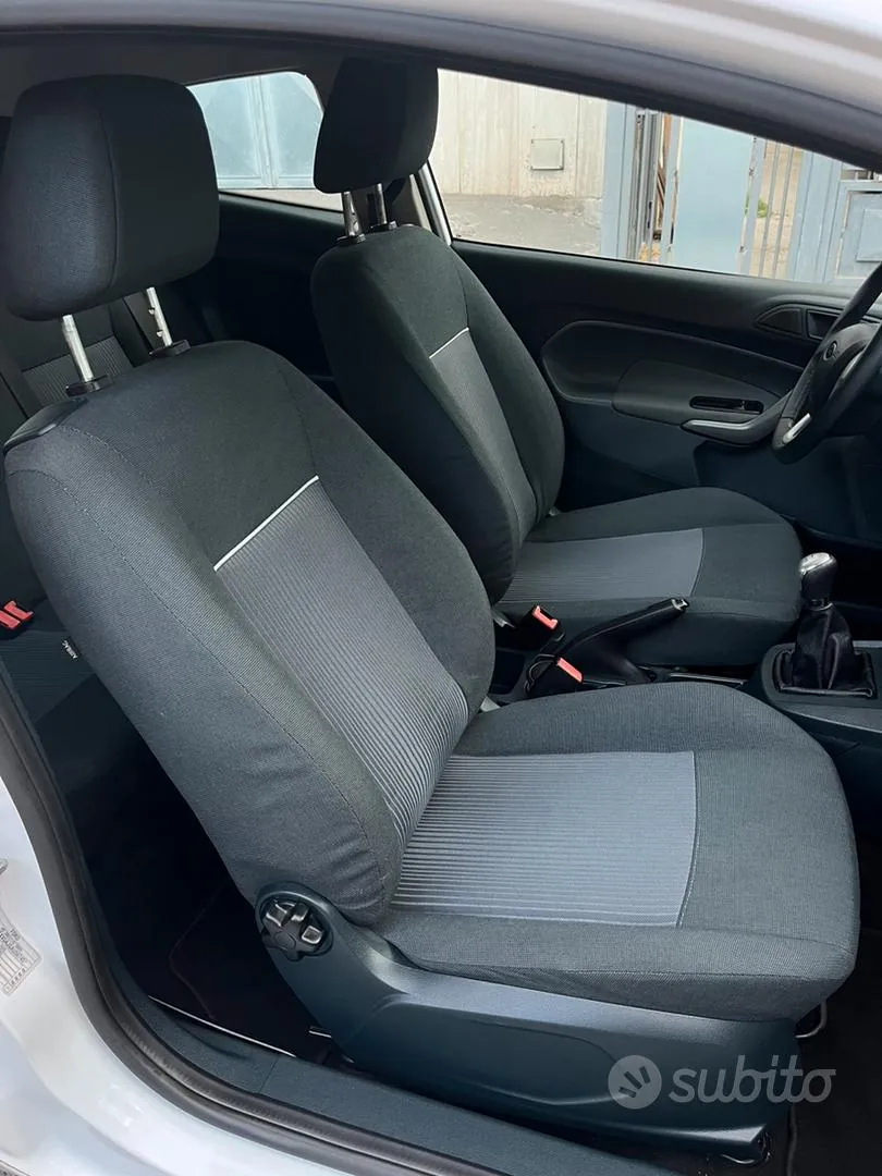 Ford Fiesta 2010 photo 4