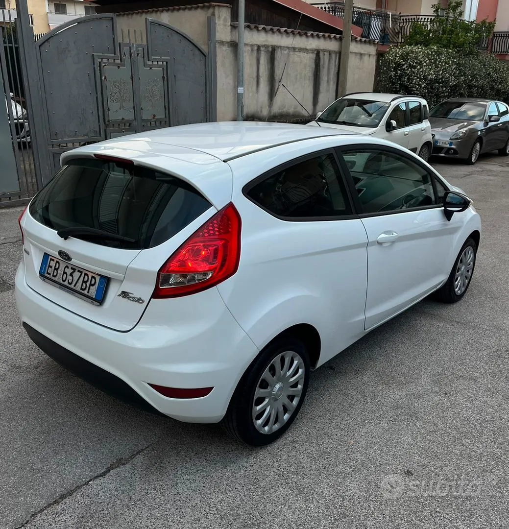 Ford Fiesta 2010 photo 3