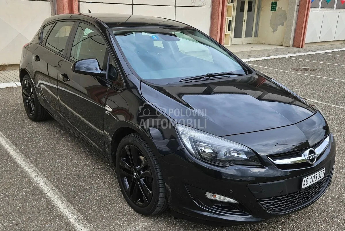 Opel Astra J 2012 photo 5