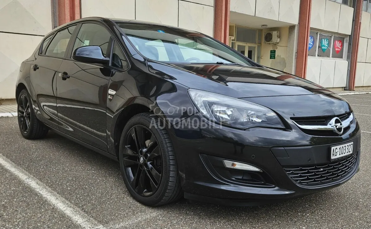 Opel Astra J 2012 photo 4