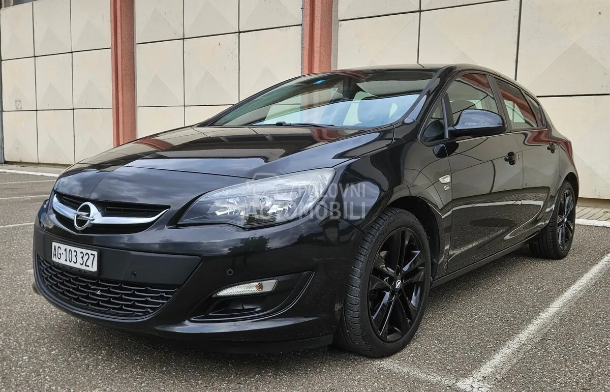 Opel Astra J 2012 photo 2