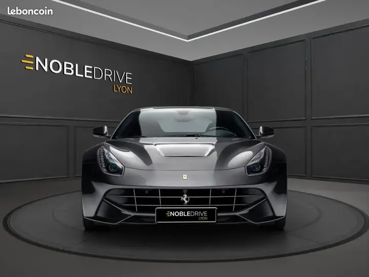 Ferrari F12 2013 photo 2