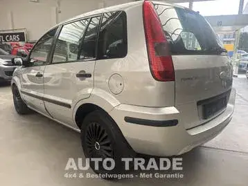 Ford Fusion 2005 photo 2