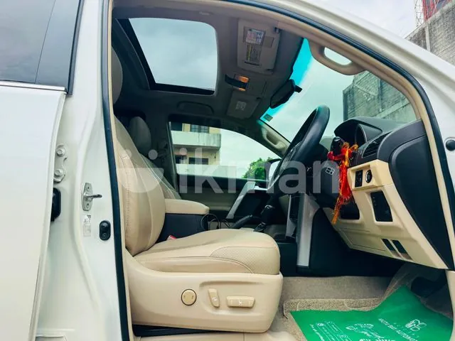 Toyota Land Cruiser Prado 2011 photo 4