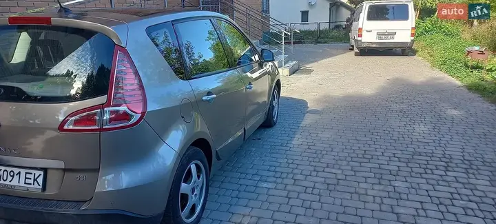 Renault Scenic 2010 photo 2